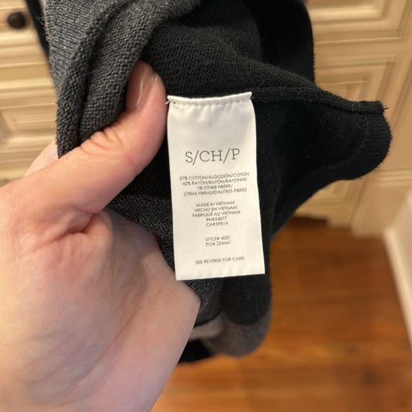 Colorblock V-Neck Sweater - Picture 4 of 6